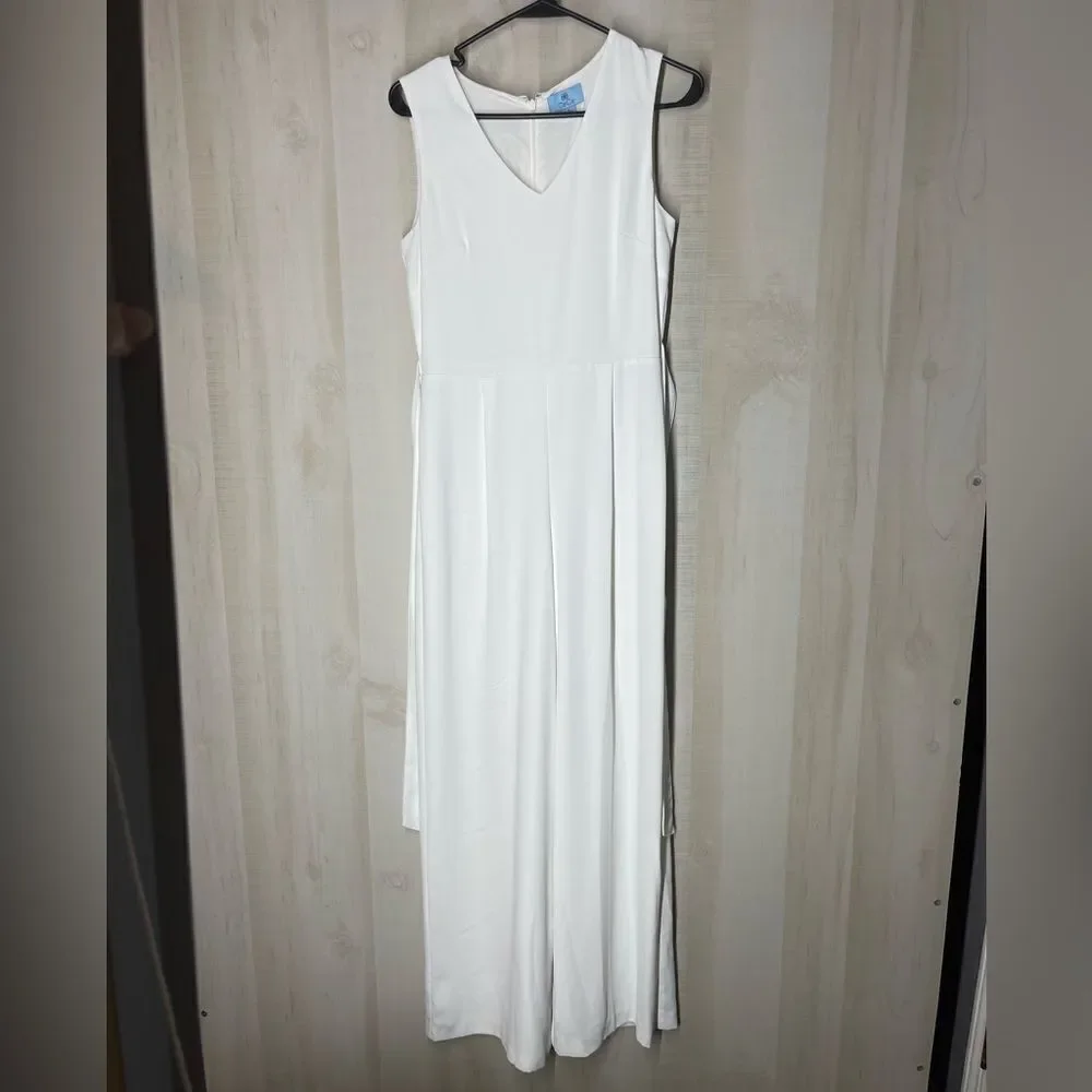 CeCe white sleeveless pants‎ romper v neck, size 2